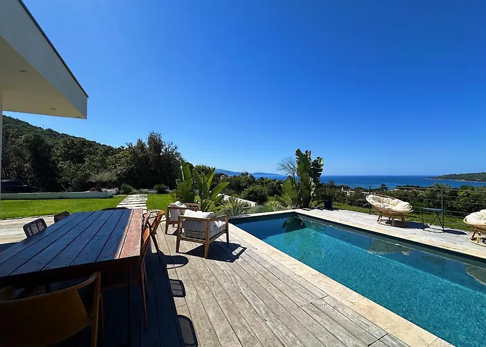 Villas De Standing Avec Magnifique Vue Mer Et Piscines Privees, Sagone
