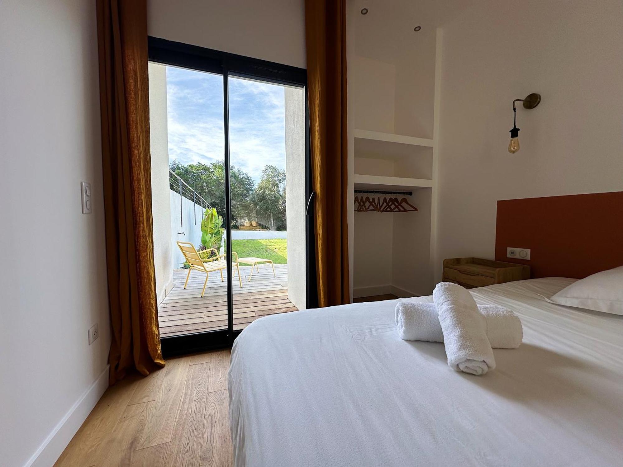 Villa De Standing Avec Magnifique Vue Et Piscines Privees, Sagone *