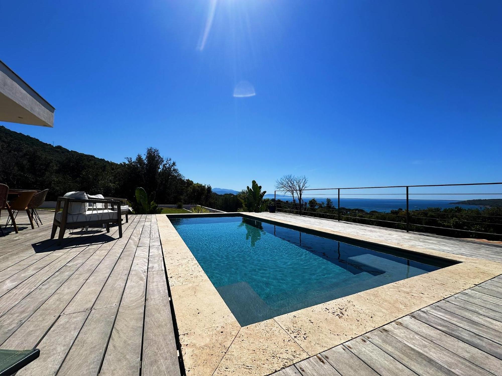 Villa De Standing Avec Magnifique Vue Et Piscines Privees, Sagone *